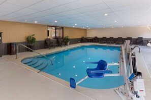 Indoor pool, sun loungers