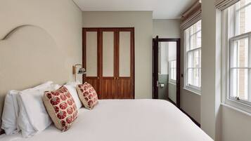 1 bedroom, premium bedding, in-room safe, desk