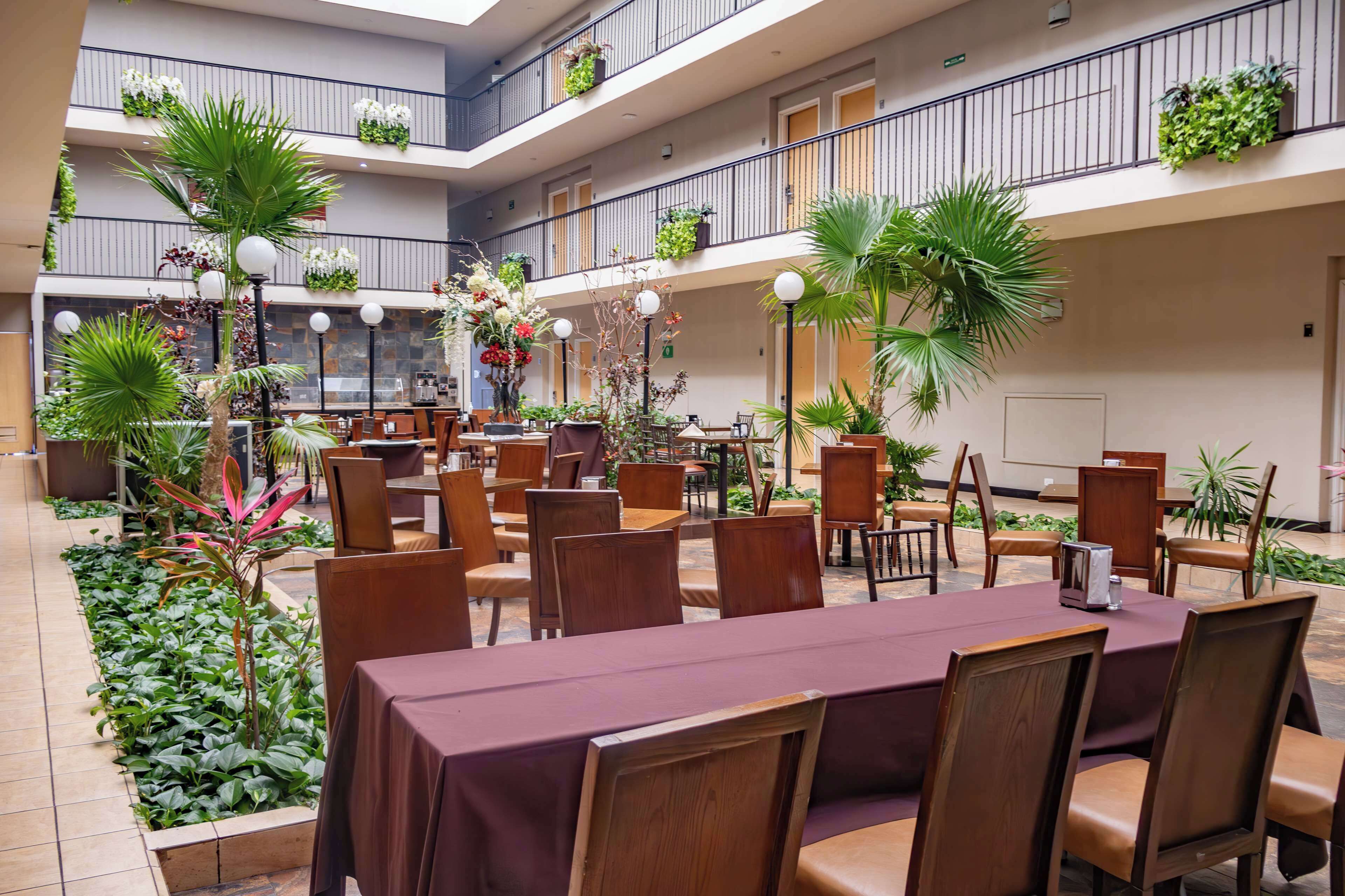 breakfast, lunch, dinner served; american cuisine