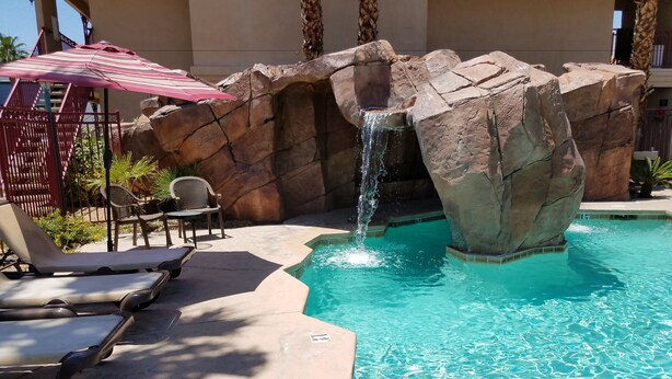 Poolwasserfall