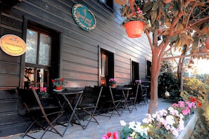 Property entrance - Yusufpasa Konagi - Special Class (Istanbul)