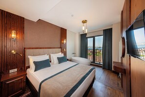 Deluxe-Suite, Meerblick | Hochwertige Bettwaren, Minibar, Zimmersafe, individuell dekoriert