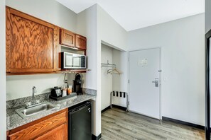 Habitación estándar, 1 cama de matrimonio grande, no fumadores, bañera de hidromasaje | Ropa de cama de alta calidad y escritorio