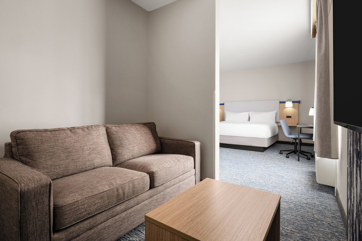 Suite, 1 très grand lit | Literie de qualité supérieure, bureau