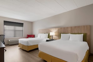 Hypo-allergenic bedding, desk, blackout curtains, iron/ironing board - Country Inn & Suites by Radisson, Harrisburg Northeast - Hershey (Harrisburg)