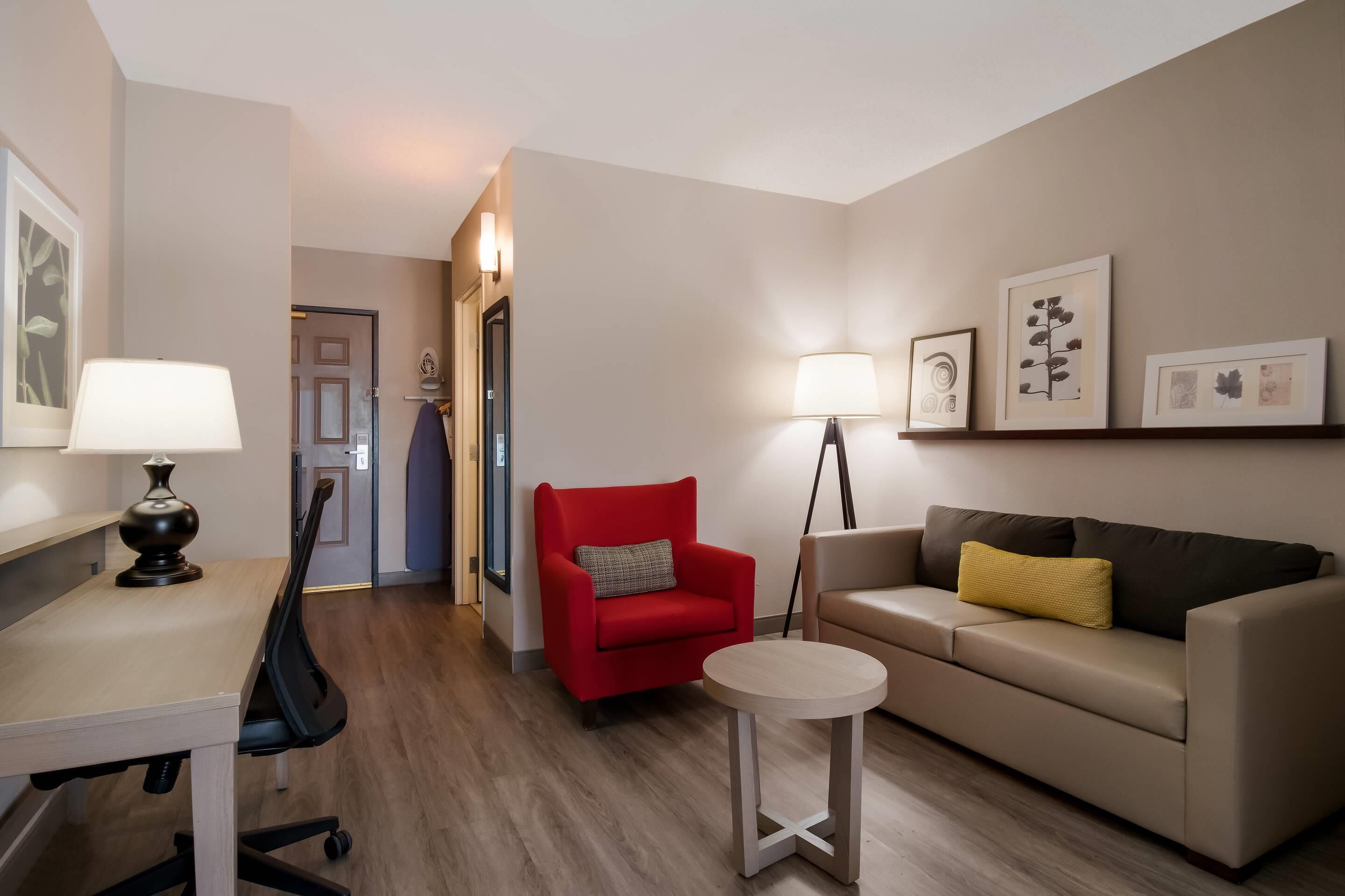 studio suite, 1 king bed, non smoking | 1 bedroom, hypo-allergenic bedding, desk, blackout curtains