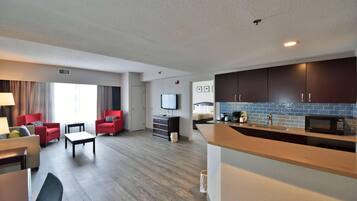 Phòng Suite Premium, 1 giường cỡ king, không hút thuốc (1 Bedroom) | Bộ đồ giường kháng dị ứng, bàn, màn/rèm cản sáng