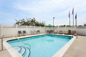 Seasonal outdoor pool, pool umbrellas