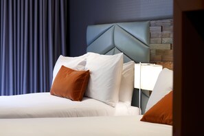 Classic Twin Room | In-room safe, desk, soundproofing, iron/ironing board - The Lodge Hotel - Putney (London)