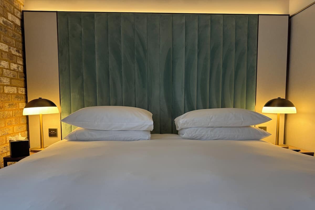 Premier Room | In-room safe, desk, soundproofing, iron/ironing board