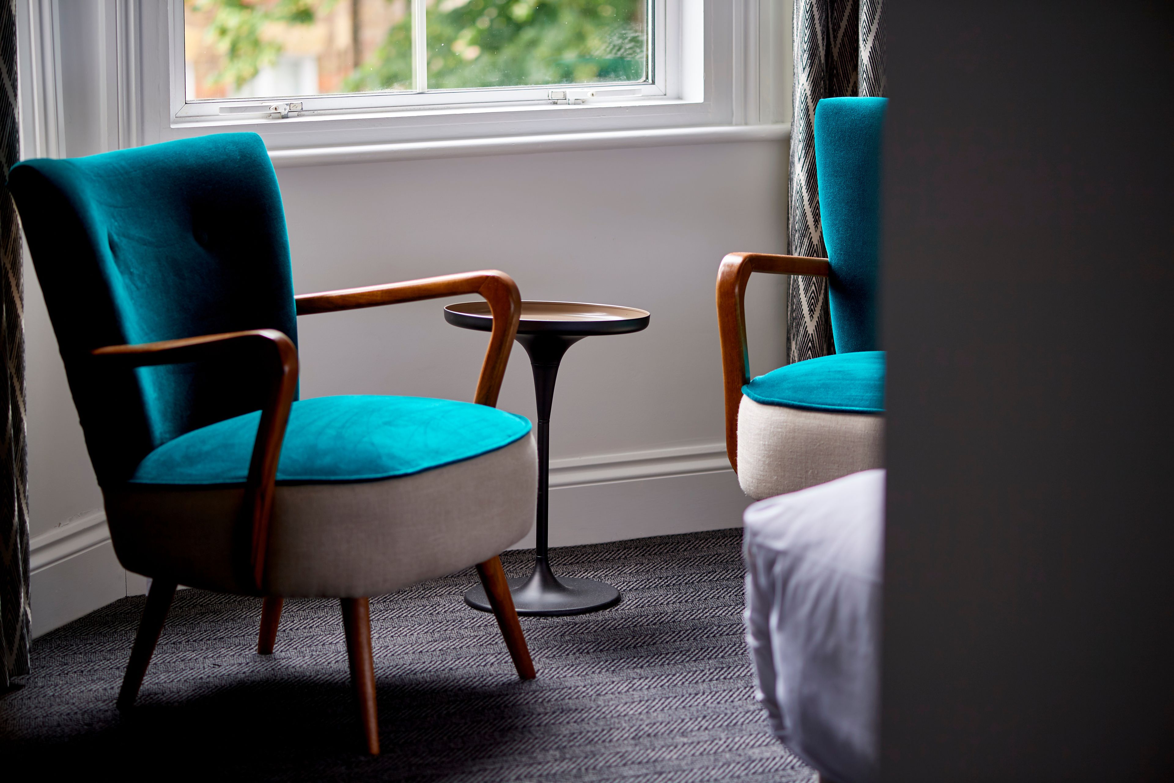 deluxe room, 1 king bed | 1 bedroom, in-room safe, desk, soundproofing