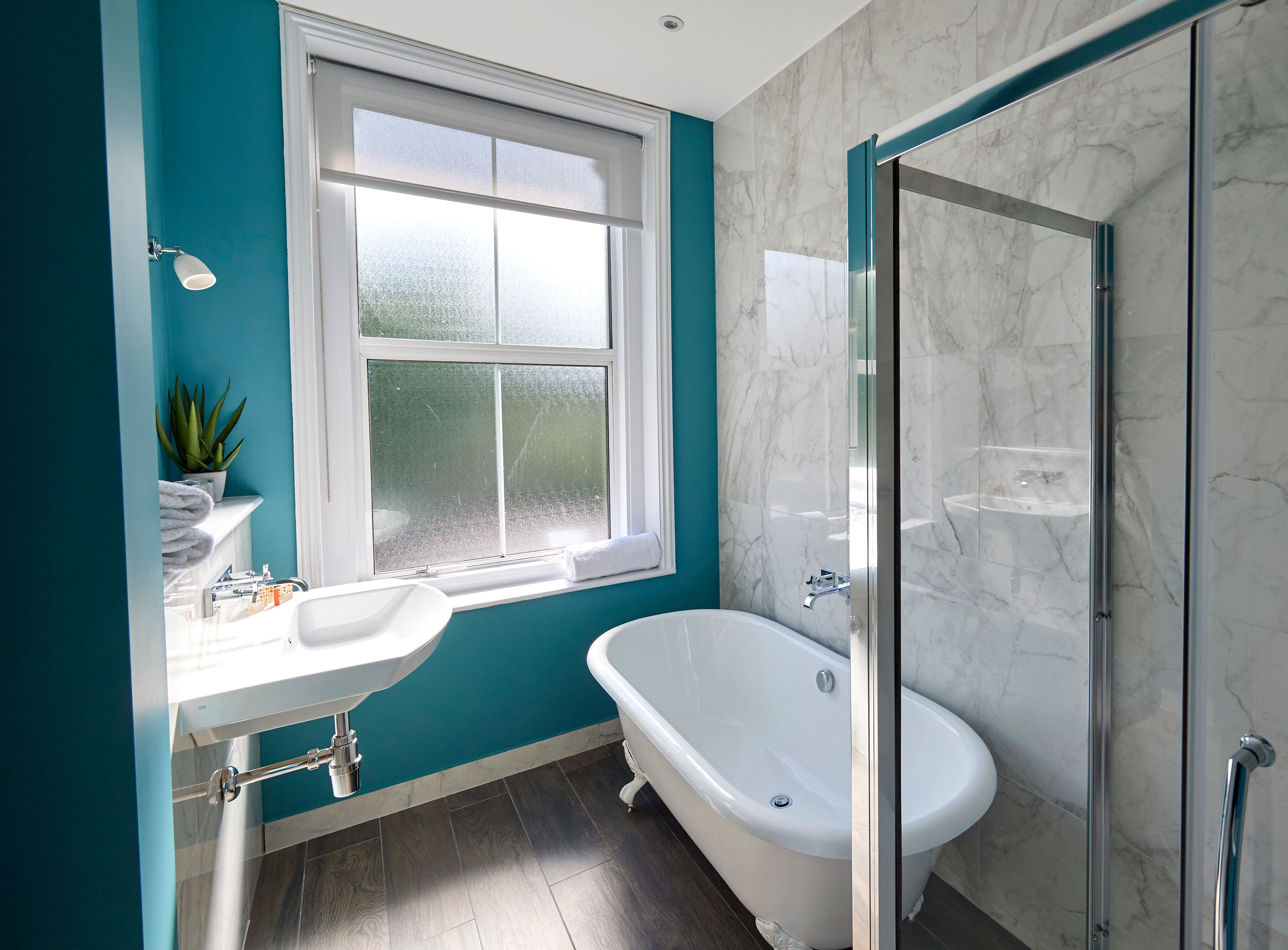 1 bedroom, in-room safe, desk, soundproofing