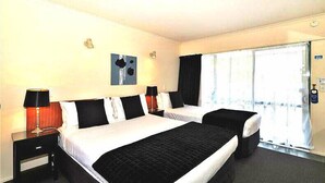 Blackout drapes, WiFi (free), bed sheets - Accolade Lodge Motel (Rotorua)