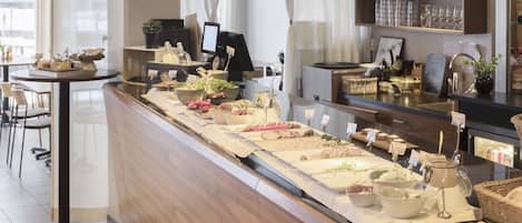 Free daily buffet breakfast