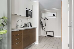 Desk, soundproofing, iron/ironing board, free WiFi