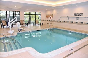 Una piscina cubierta