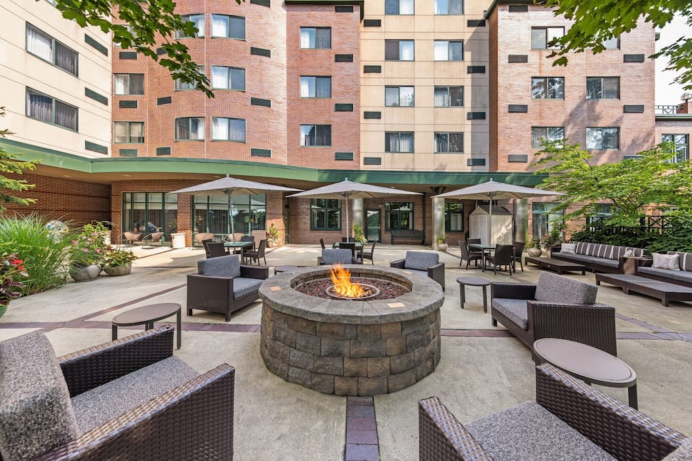 Courtyard by Marriott Boston Waltham