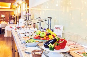 Café da manhã com buffet todos os dias (EUR 18 por pessoa) 