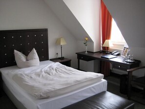 Standard Single Room | 1 bedroom, hypo-allergenic bedding, minibar, in-room safe