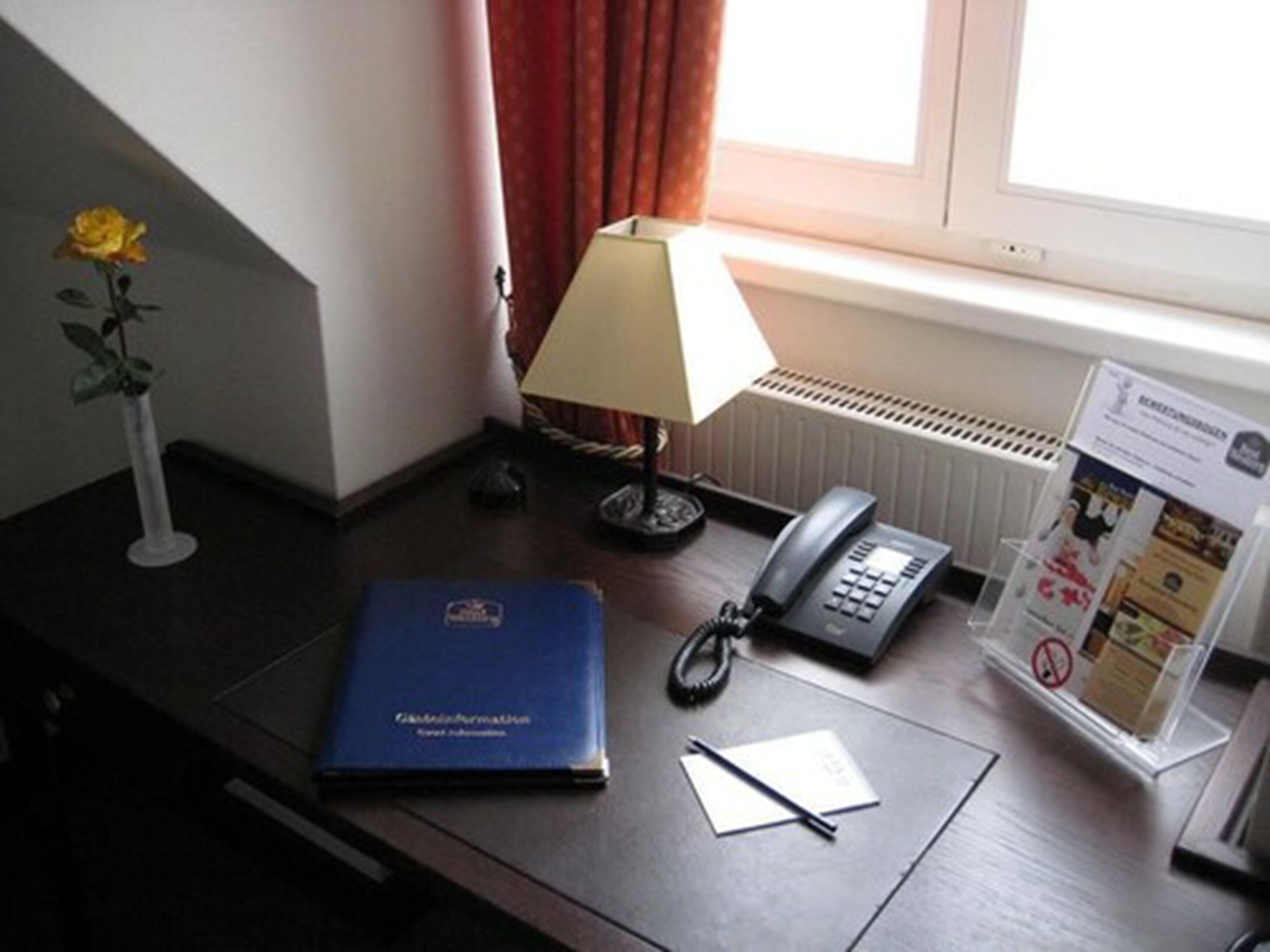 business room, 1 king bed (converts to 2 twin beds) | in-room business centre