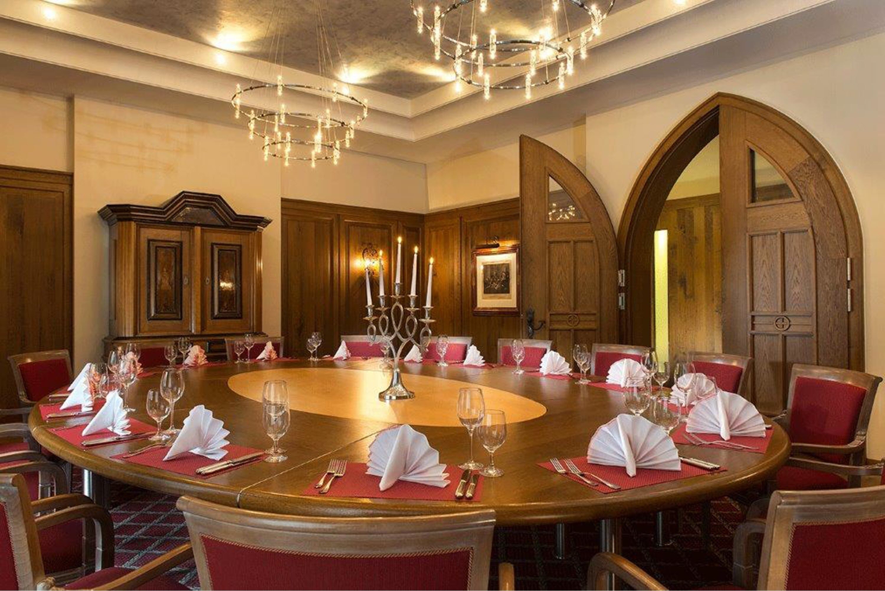 breakfast and dinner served, international cuisine