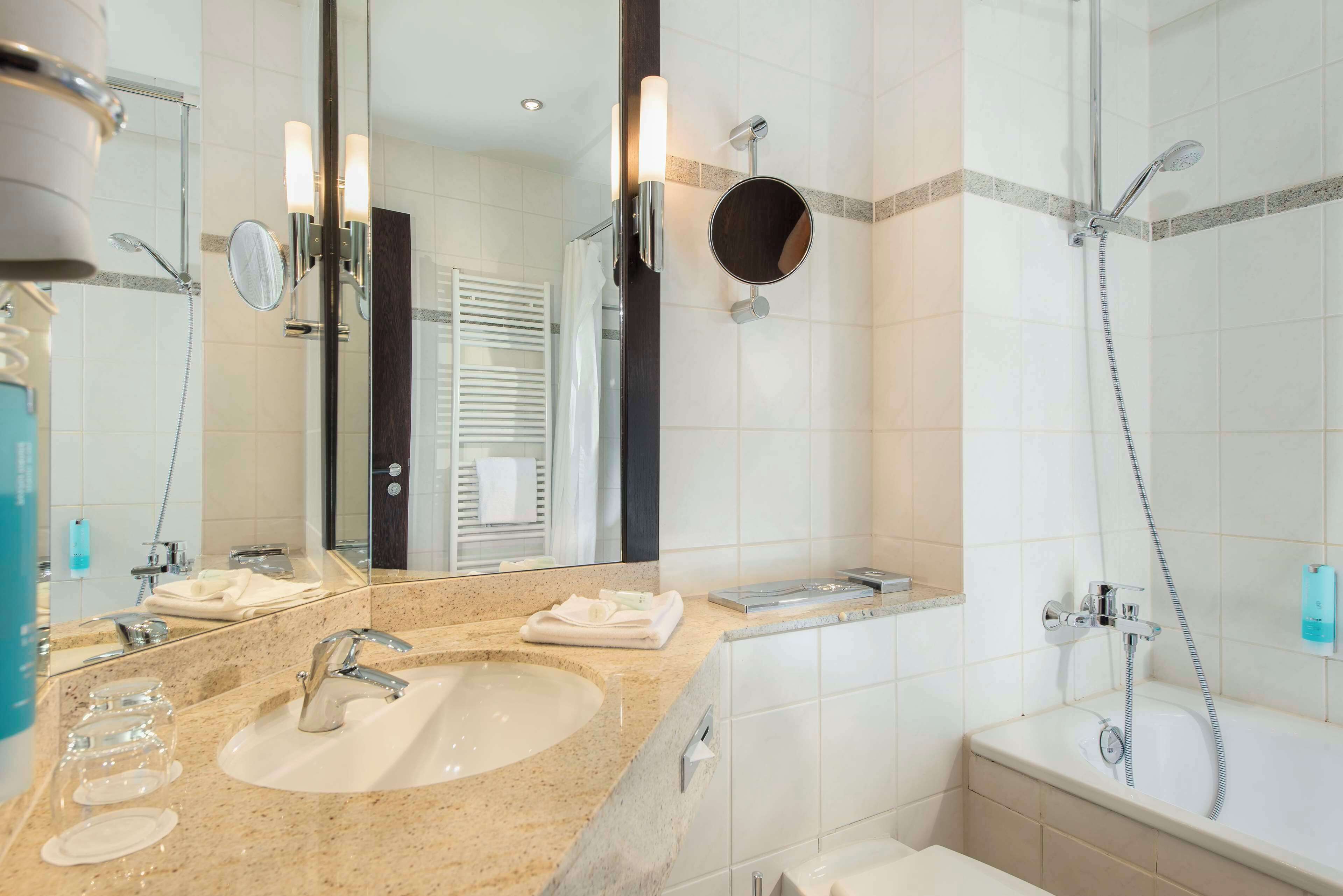 executive room, 1 king bed, balcony (quiet location) | bathroom | hair dryer, towels