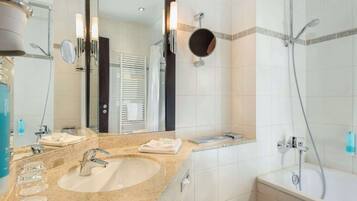 Executive Room, 1 King Bed, Balcony (Quiet Location) | Bathroom | Hair dryer, towels