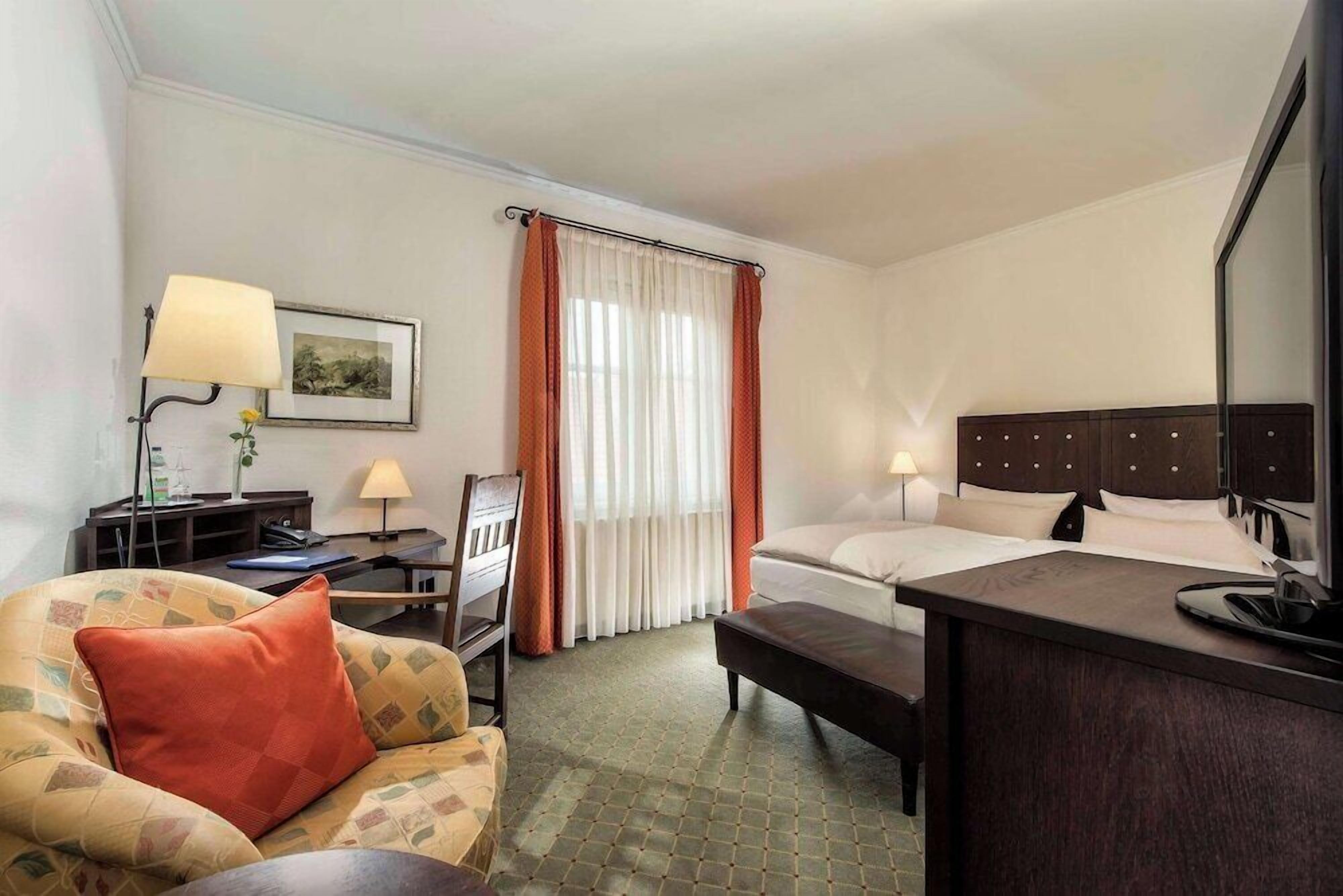 Ropa de cama hipoalergénica y minibar 