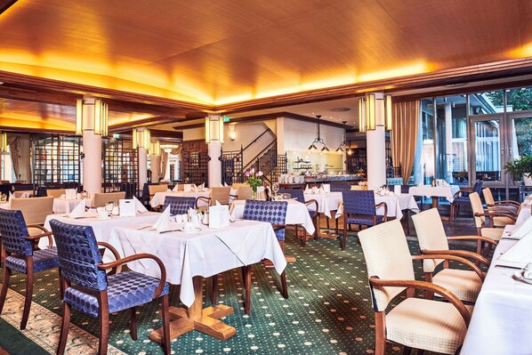 Daily buffet breakfast (EUR 18 per person)