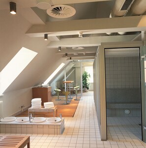 Sauna, steam room