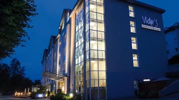 Fassade der Unterkunft â Abend/Nacht