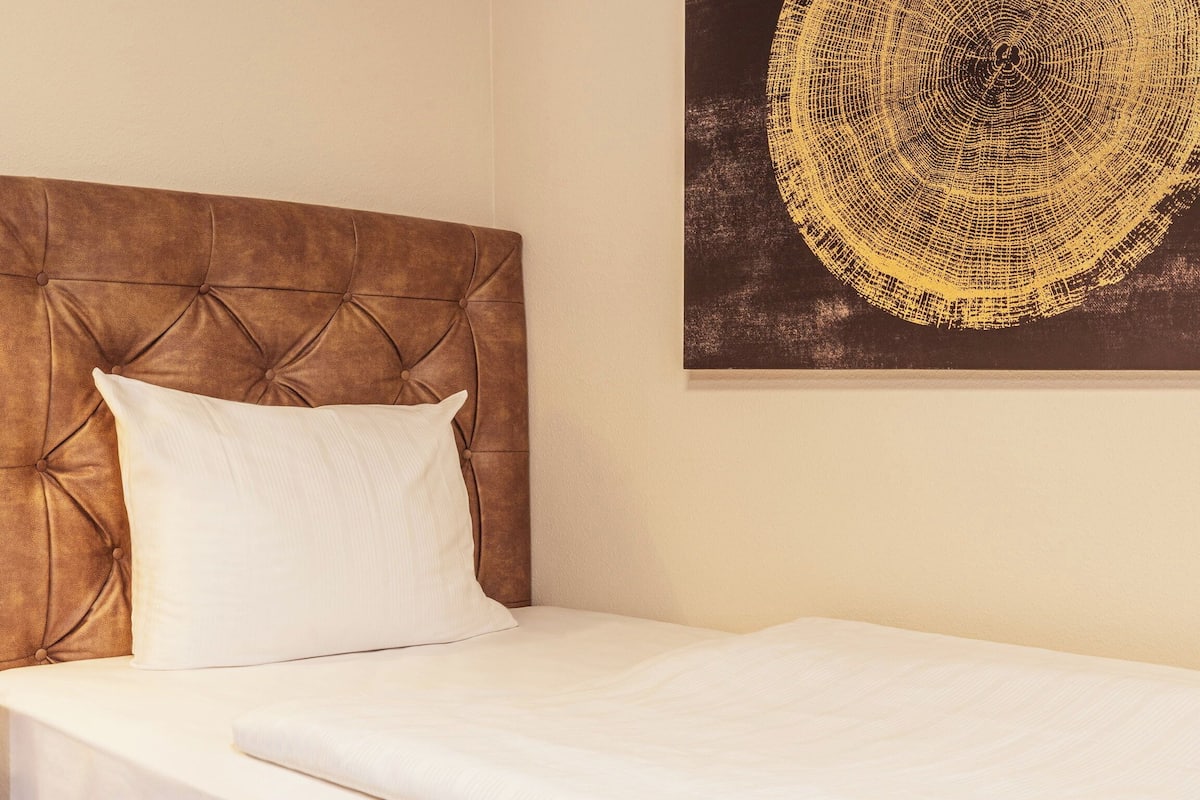 Business-Studio | Allergikerbettwaren, Zimmersafe, Schreibtisch, Bügeleisen/Bügelbrett