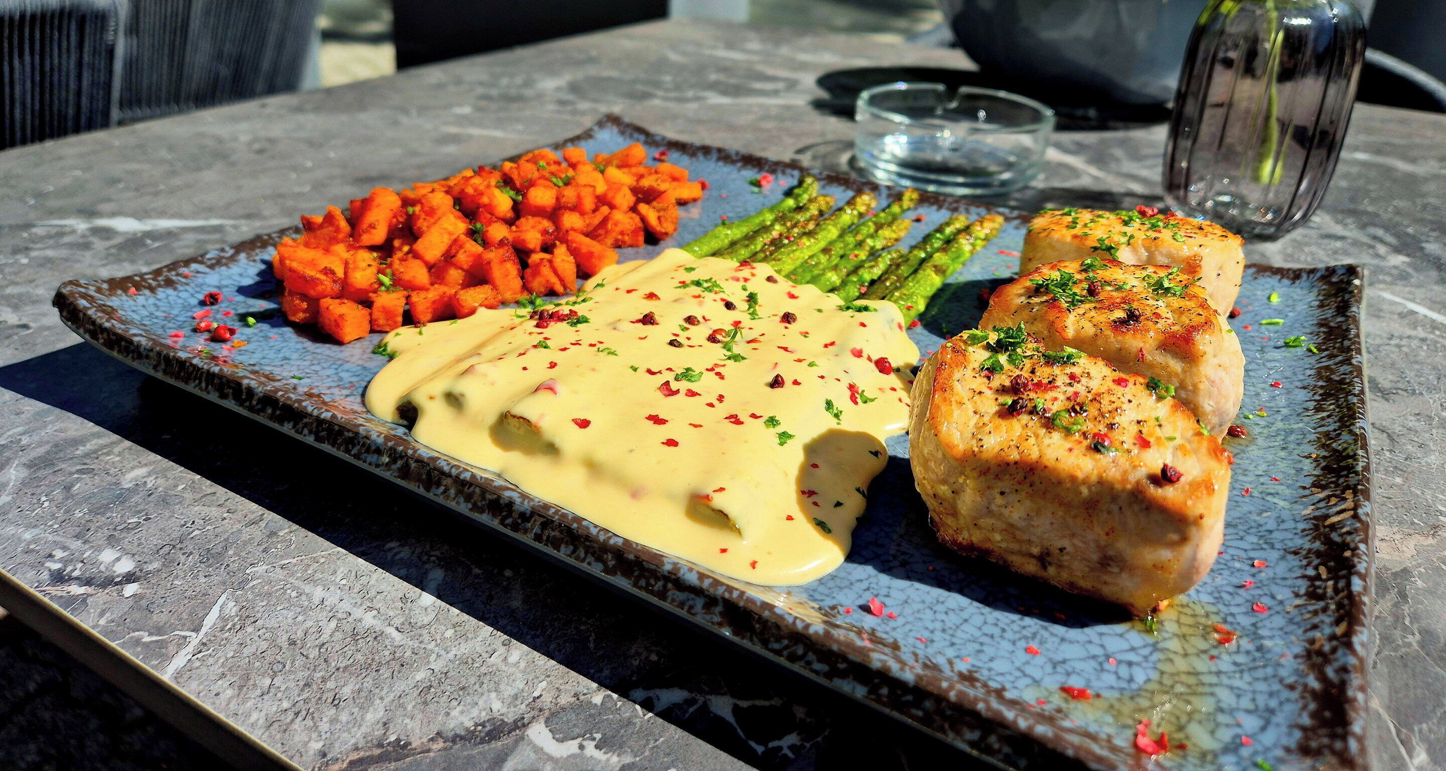 breakfast and dinner served, german cuisine