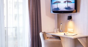 Comfort Room | In-room dining - Victor's Residenz-Hotel Gummersbach (Gummersbach)