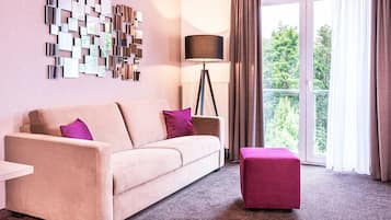 Suite | Oppholdsområde | En 32-tommers LCD-TV med Parabol-TV samt TV