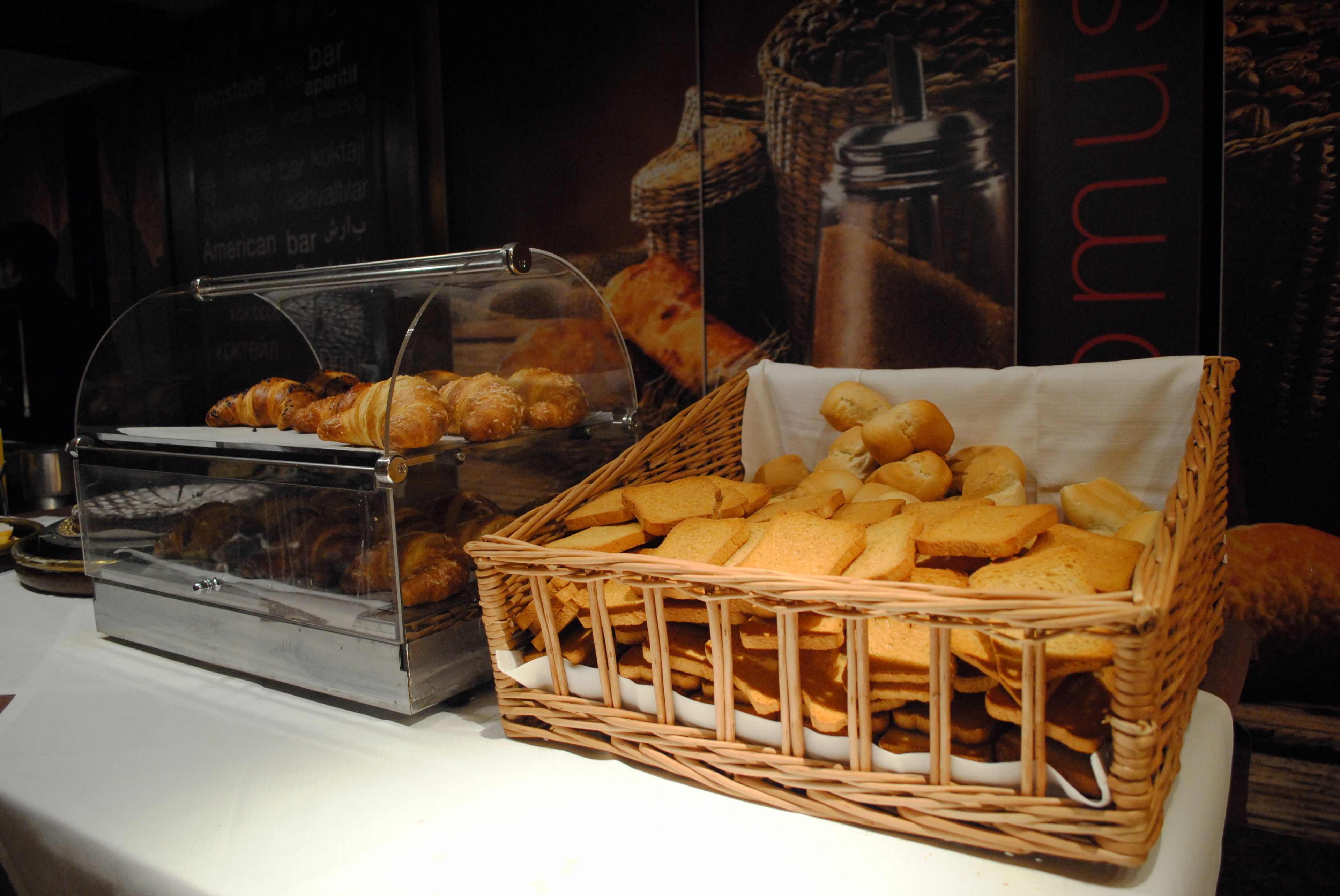 Frokostbuffé hver dag (EUR 7 per person)