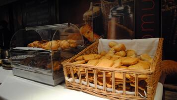 Desayuno buffet (EUR 7 por persona)