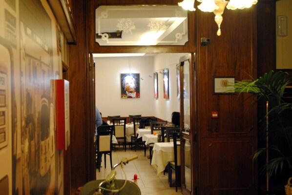 Bar lounge