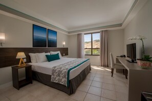 Minibar, in-room safe