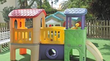 Tempat bermain anak - outdoor