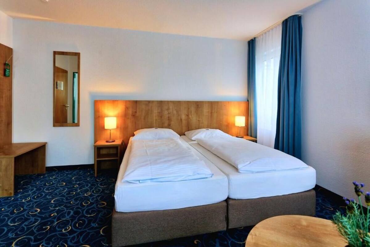 Business Double Room | Desk, laptop workspace, blackout curtains, soundproofing