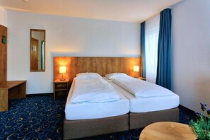 Business Double Room | Desk, laptop workspace, blackout drapes, soundproofing - Appartis - Hotel am Stadtpark (Sindelfingen)