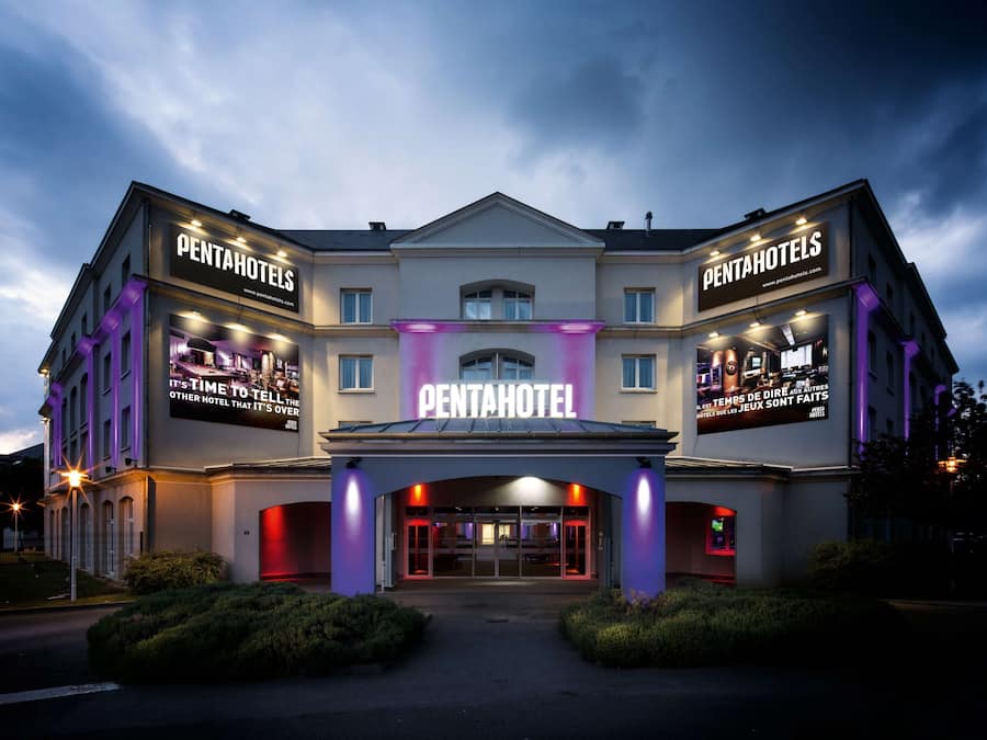 A multi-story hotel with a prominent sign reading "PENTAHOTEL".