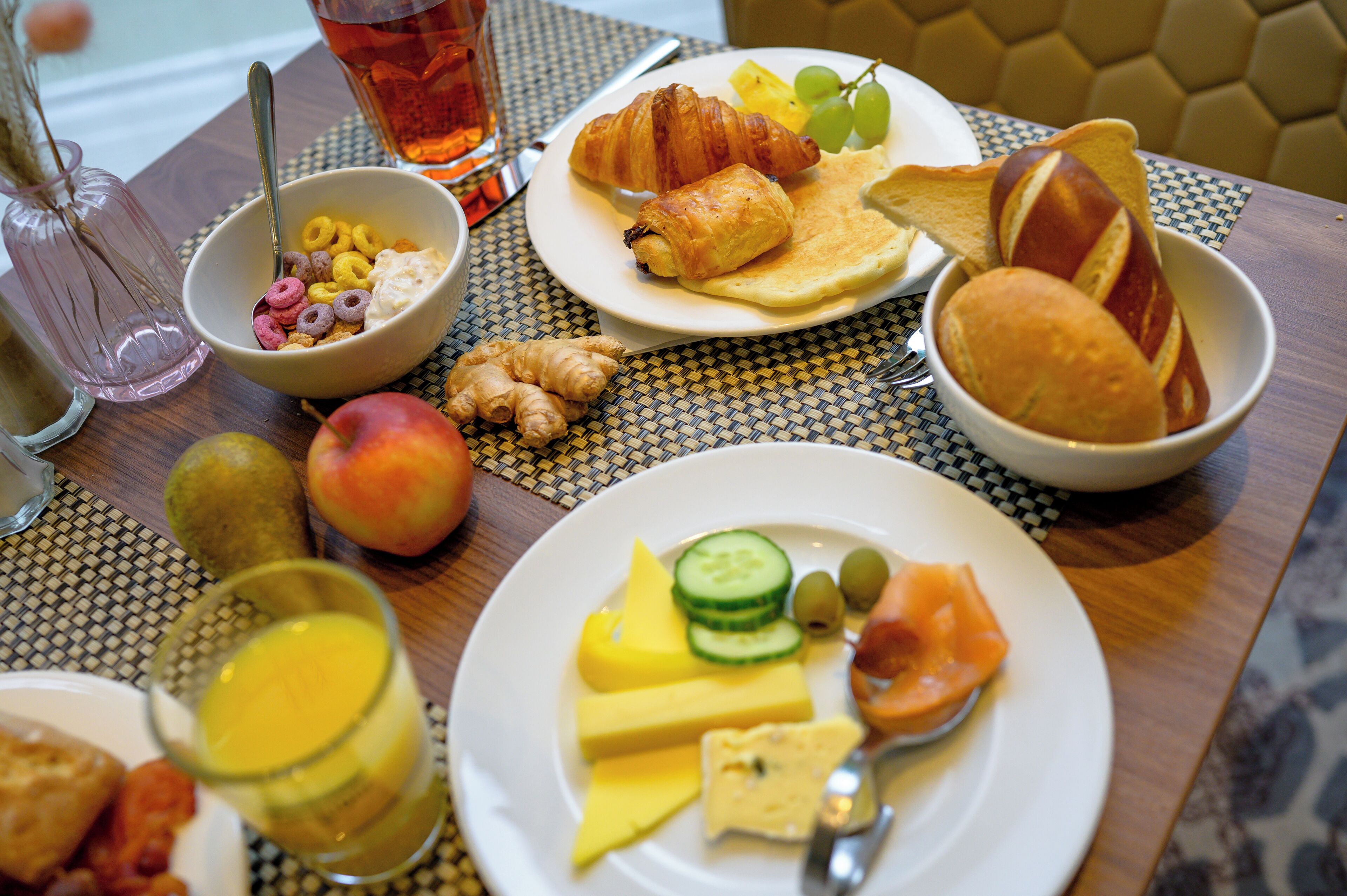 daily buffet breakfast (eur 23 per person)