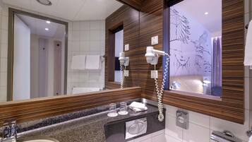 Allergikerbettwaren, Zimmersafe, Schreibtisch, Verdunkelungsvorhänge