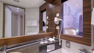 Superior-Zimmer, 1 Doppelbett, Gartenblick | Allergikerbettwaren, Zimmersafe, Schreibtisch, Verdunkelungsvorhänge