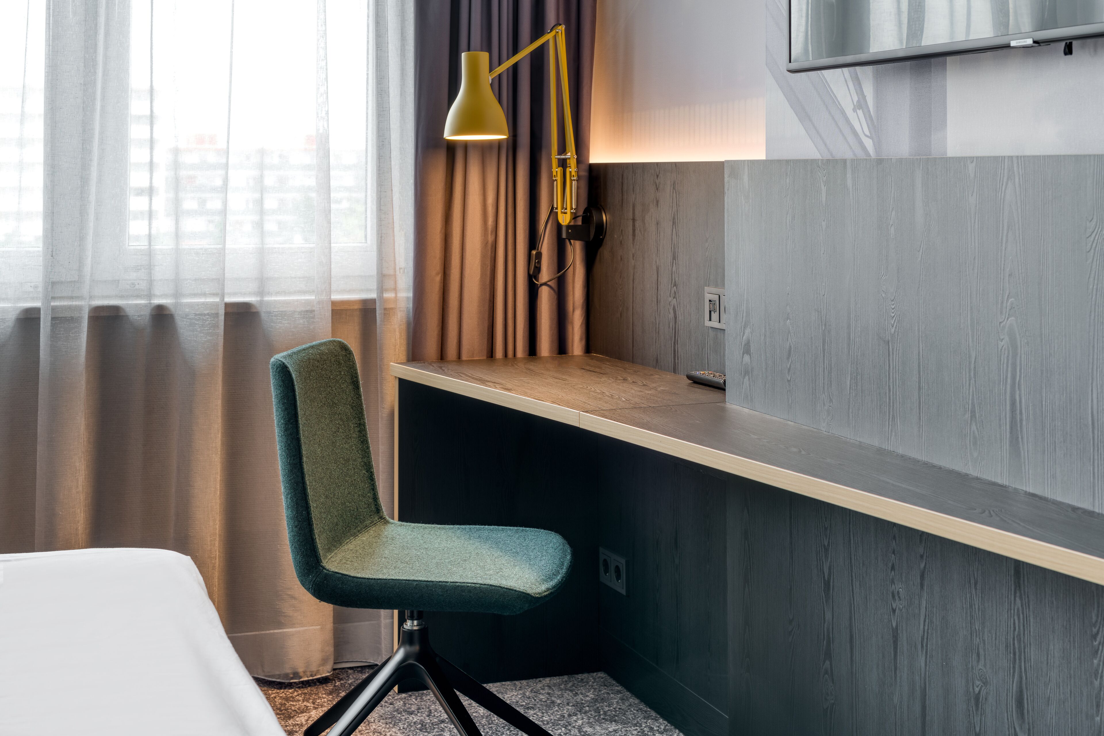 premium bedding, down duvets, in-room safe, desk