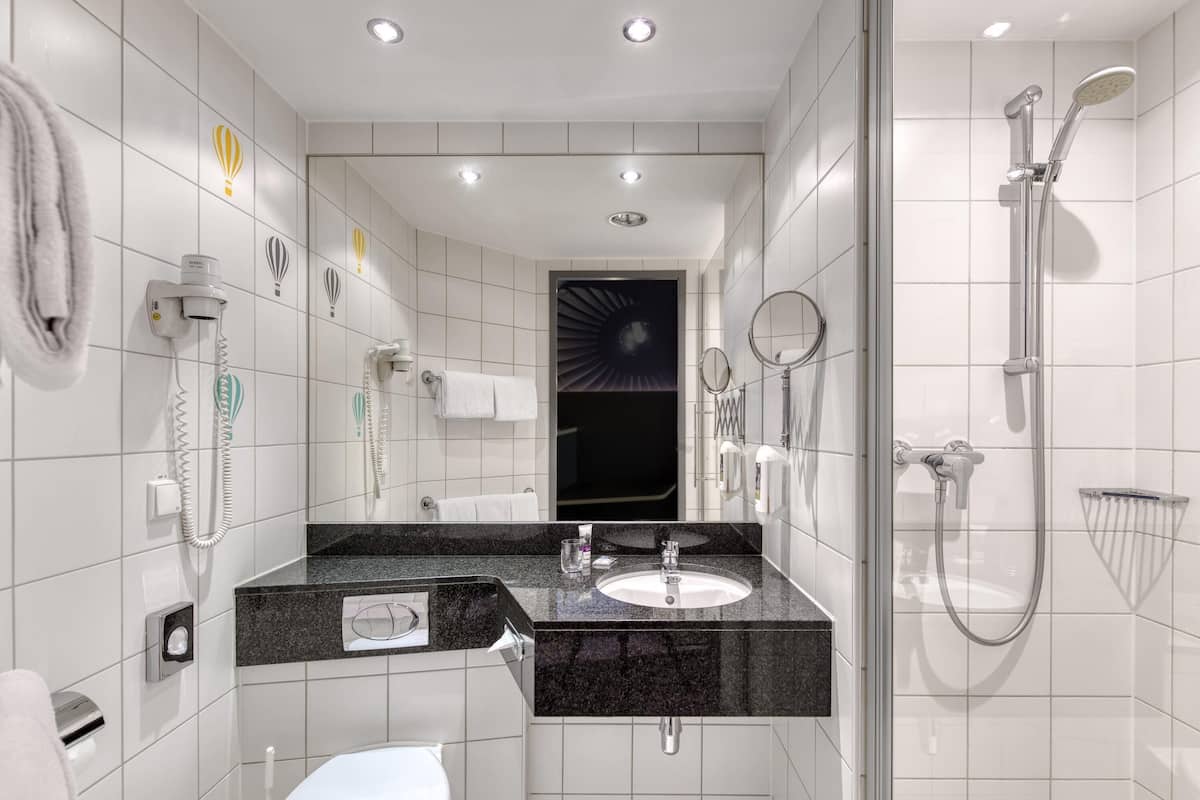 고급 침구, 오리/거위털 이불, 객실 내 금고, 책상