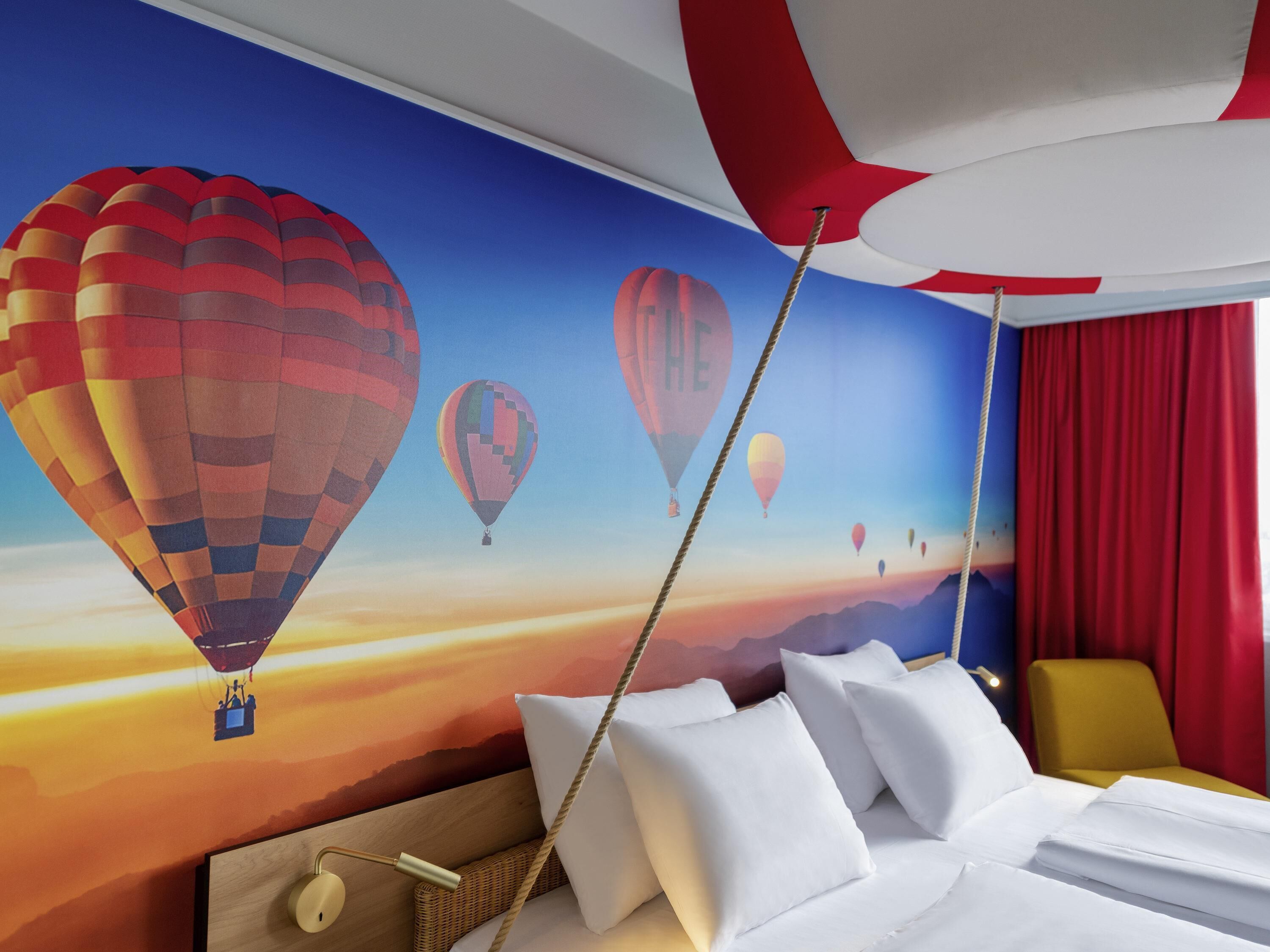 Room, 1 King Bed | Premium bedding, down comforters, in-room safe, desk