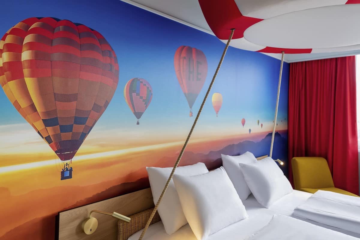 Zimmer, 1 King-Bett | Hochwertige Bettwaren, Daunenbettdecken, Zimmersafe, Schreibtisch